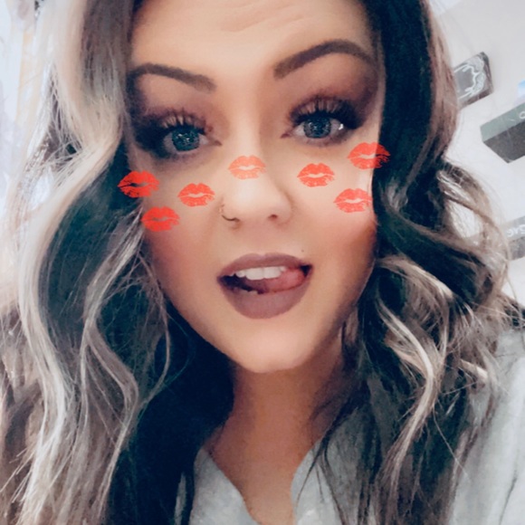 Meet your Posher, Ashley - Picture 2 of 2